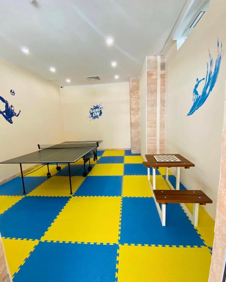 Planeta Hotel & Aquapark Free Beach Access Slăntjev Brjag Exteriör bild The table tennis room