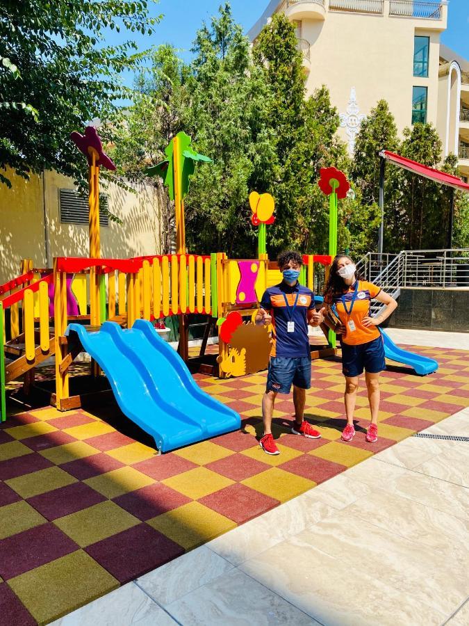 Planeta Hotel & Aquapark Free Beach Access Slăntjev Brjag Exteriör bild Playground at the school