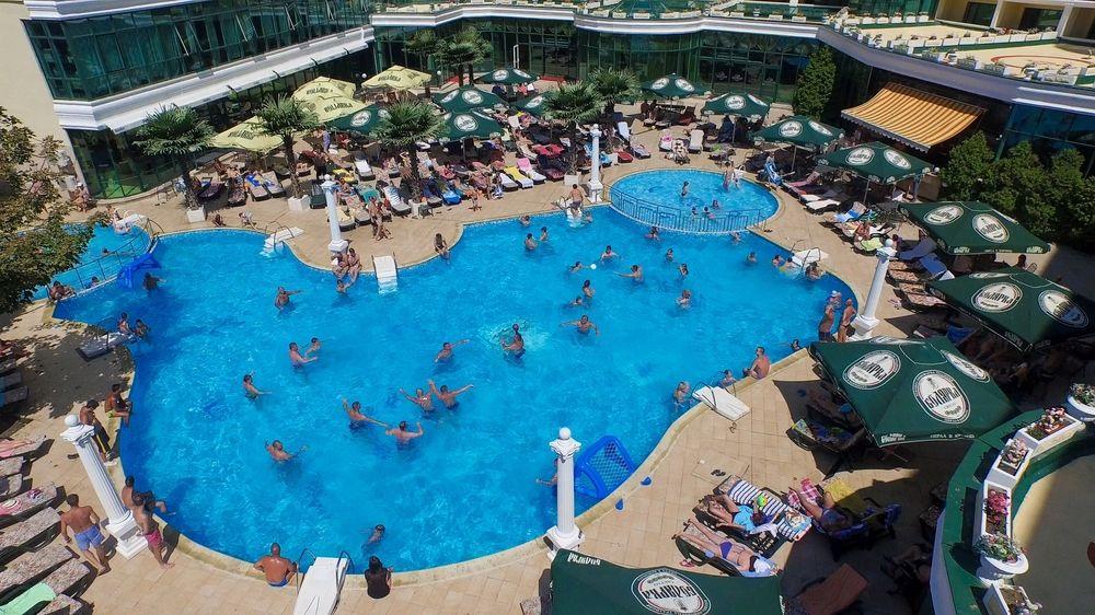Planeta Hotel & Aquapark Free Beach Access Slăntjev Brjag Exteriör bild The swimming pool at the hotel