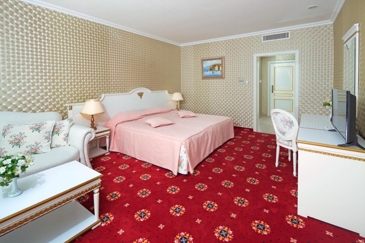 Planeta Hotel & Aquapark Free Beach Access Slăntjev Brjag Exteriör bild A room at the hotel