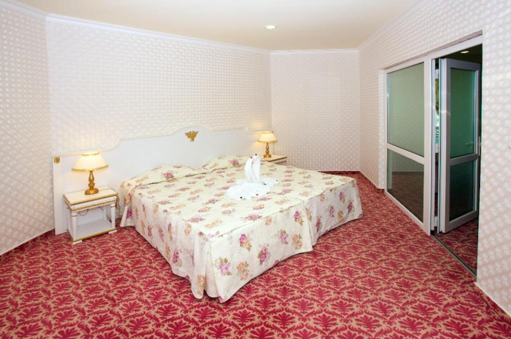 Planeta Hotel & Aquapark Free Beach Access Slăntjev Brjag Exteriör bild A room at the hotel