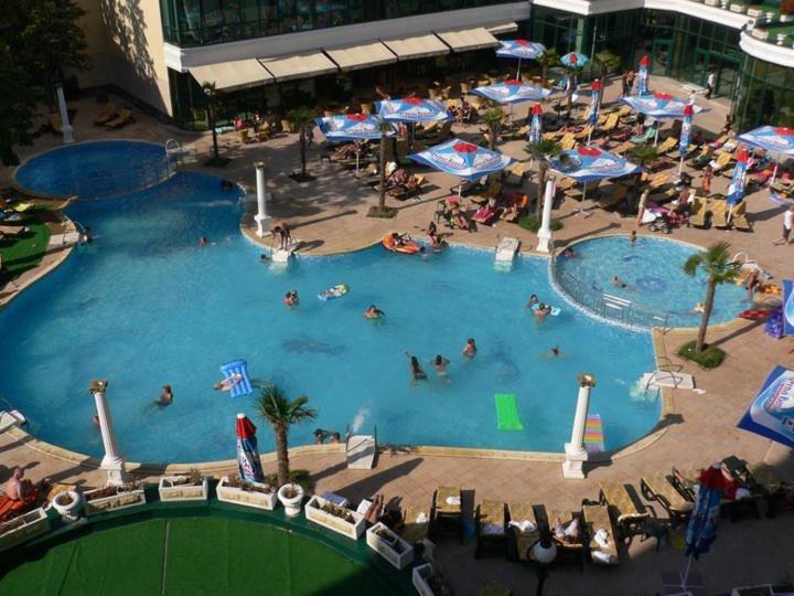 Planeta Hotel & Aquapark Free Beach Access Slăntjev Brjag Exteriör bild The swimming pool at the complex