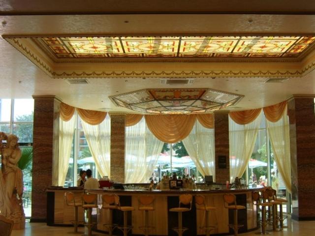 Planeta Hotel & Aquapark Free Beach Access Slăntjev Brjag Exteriör bild The bar at the lobby