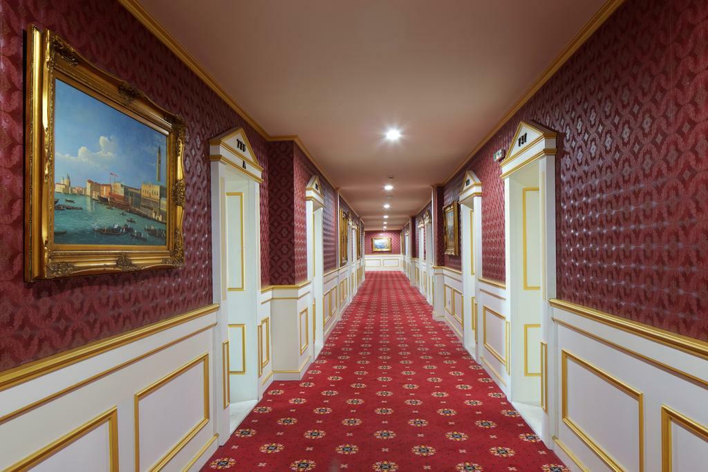 Planeta Hotel & Aquapark Free Beach Access Slăntjev Brjag Exteriör bild A corridor