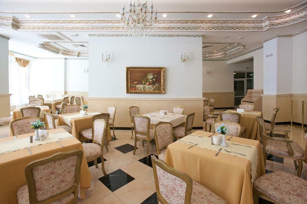 Planeta Hotel & Aquapark Free Beach Access Slăntjev Brjag Exteriör bild Restaurant